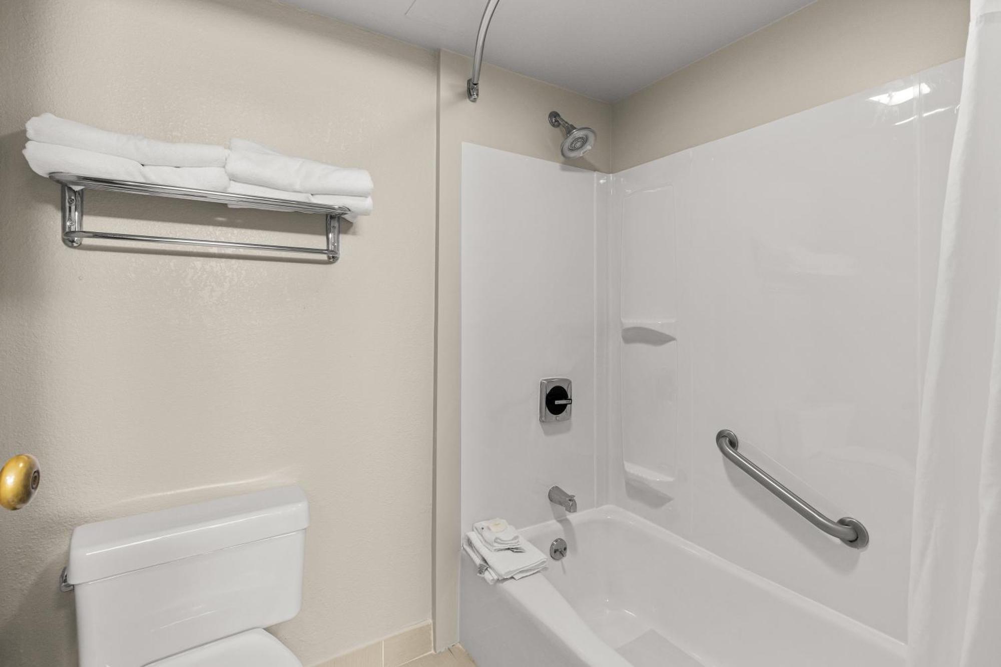 Suburban Studios Altoona Εξωτερικό φωτογραφία